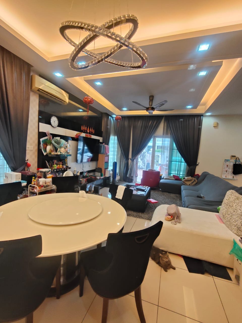 Living and dining area