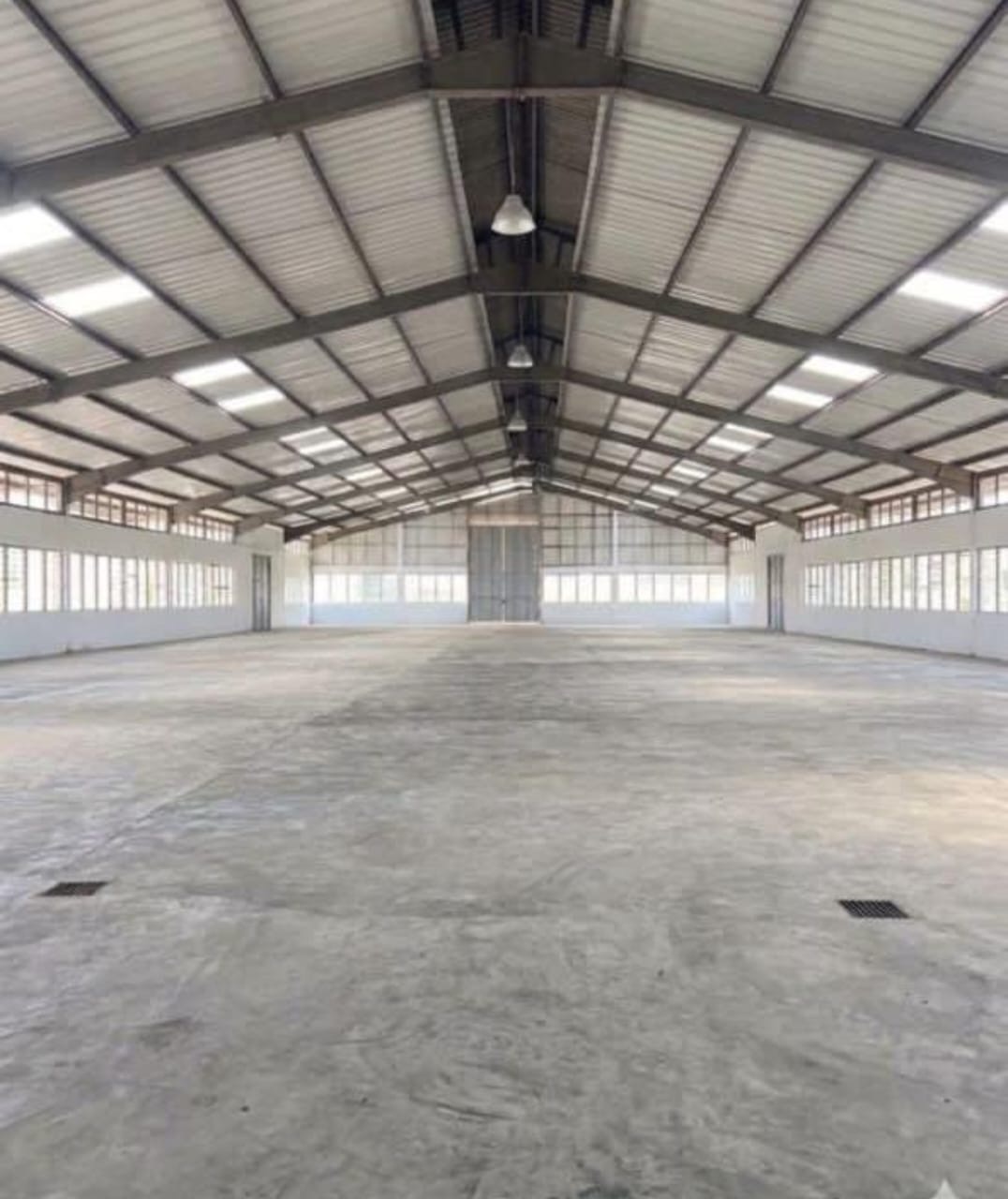 Open production hall inside Pasir Gudang detached factory